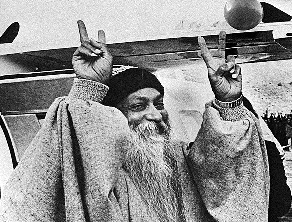 Osho (Bhagwan Shree Rajneesh) speaking — photograph from the Dutch National Archives collection